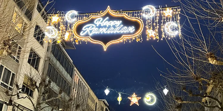 Frankfurt’un ana caddesi Ramazan ayı için aydınlatıldı