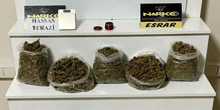 Uyuşturucu operasyonunda 2 kilo 510 gram esrar ele geçirildi
