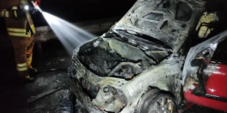 Hatay’da yanan otomobil kullanılmaz hale geldi