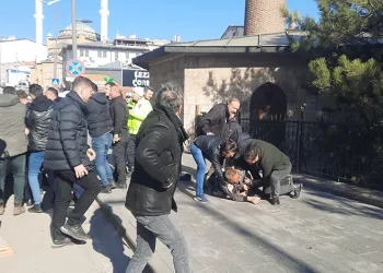 Yan baktın kavgasında kan aktı