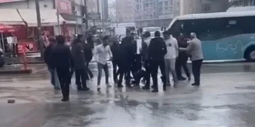 Van’da eşini bıçaklayan şahsa linç girişimi