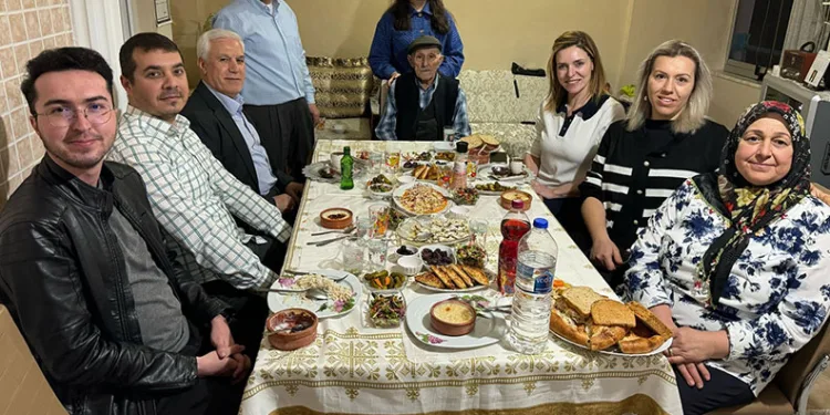 Mustafa Bozbey ilk iftarını Güler ailesiyle yaptı