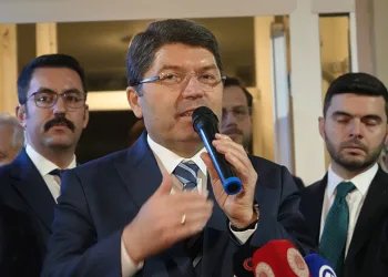 “Türkiye’de demokrasinin standartlarını hep yükselttik”