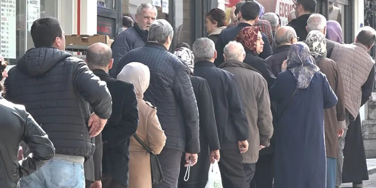 Bursa’da kıyma ve et kuyruğu