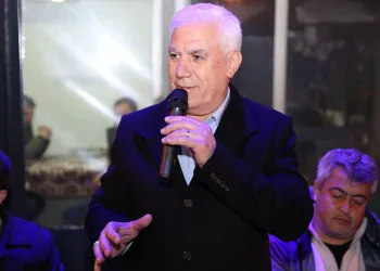 Bozbey’den Dürdane çocuklarına park ve halı saha sözü