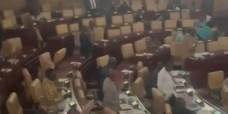 Gana parlamentosu borç nedeniyle karanlığa gömüldü
