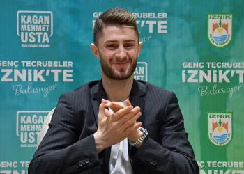 İsmail Yüksek, Bursa’da gençlerle buluştu