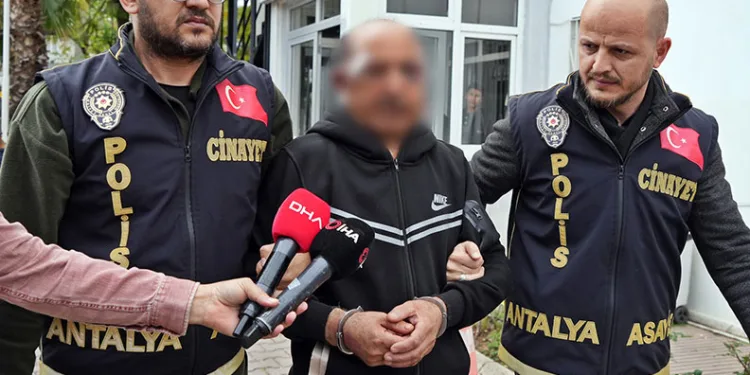 Karısını 8 bıçak darbesiyle öldürdü, ‘Pişman değilim’ dedi