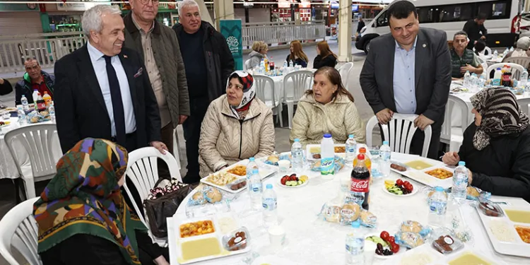 Nilüfer’de ilk iftar sofrası İhsaniye’de kuruldu