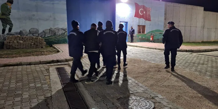 Evden hırsızlık yapan şahısları JASAT yakaladı