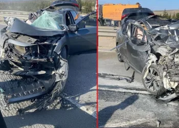 Kamyona arkadan çarparak hurdaya dönen otomobilin sürücüsü yaralandı