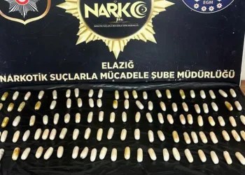 Uyuşturucu maddeyi midesinde saklamış