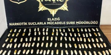 Uyuşturucu maddeyi midesinde saklamış