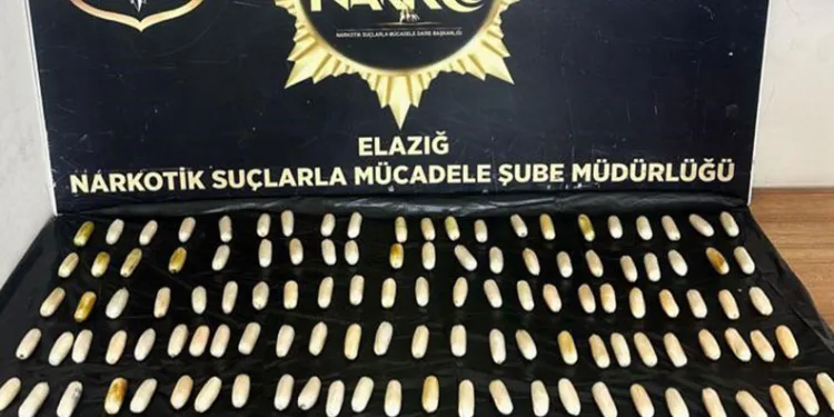 Uyuşturucu maddeyi midesinde saklamış