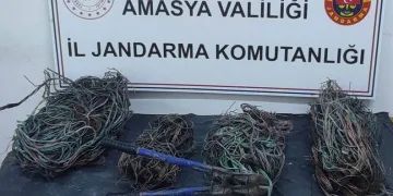 Çaldıkları enerji nakil kablolarını satarken yakalandılar