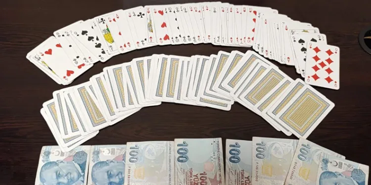 Kumar oynayan 4 kişi suçüstü yakalandı