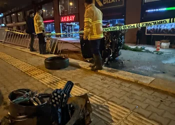 Otomobille çarpışan pikap 30 metre savruldu: 3 yaralı