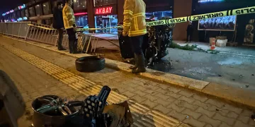 Otomobille çarpışan pikap 30 metre savruldu: 3 yaralı