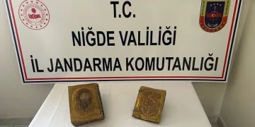 Niğde’de 200 bin dolarlık tarihi el yazması kitapla yakalandı