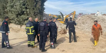 Ayağına beton parçası düşen işçi yaralandı