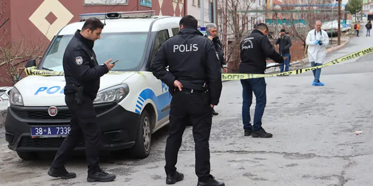 Kayseri’de bıçaklı kavga: 1’i ağır 2 yaralı