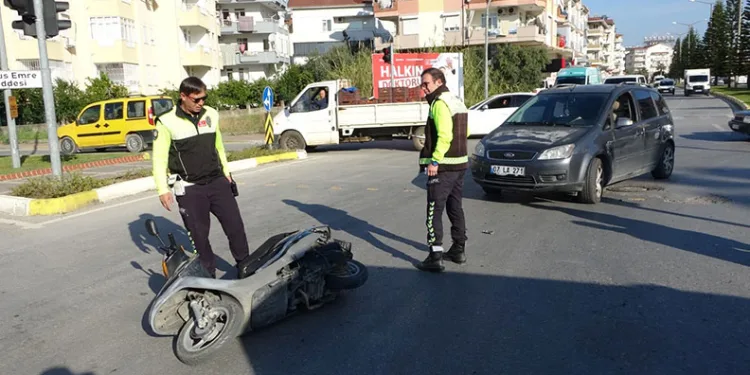 Otomobille motosiklet çarpıştı: 1 yaralı