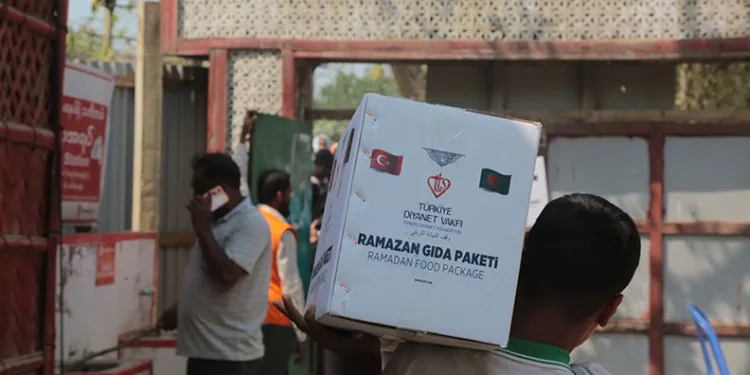 TDV’den Arakanlı Müslümanlara gıda yardımı