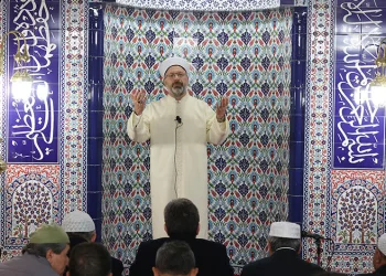 “İbadetler daha iyi insan yapmanın vasıtasıdır”
