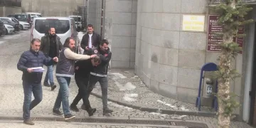 Eşi ve kızını öldüren öğretmen tutuklandı