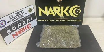 Gençleri zehirleyemeden yakalandı