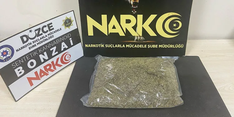 Gençleri zehirleyemeden yakalandı