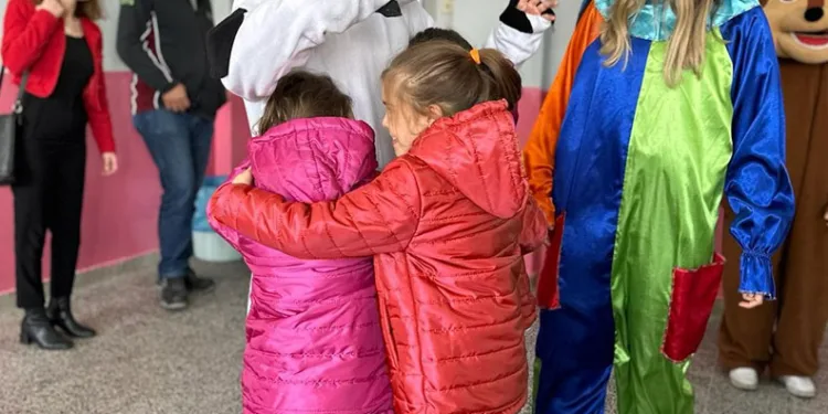 “Kardeşim Üşemesin” projesi 10 bin öğrenciyi gülümsetti