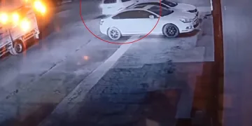 Husumetlisinin aracına kurşun yağdırdı