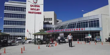 Hasta yakınlarından uzman doktora darp: 2 gözaltı