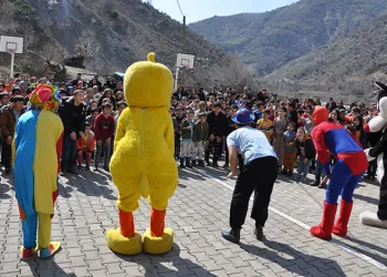 Batman’da Mereto Dağı eteklerinde çocuk karnavalı