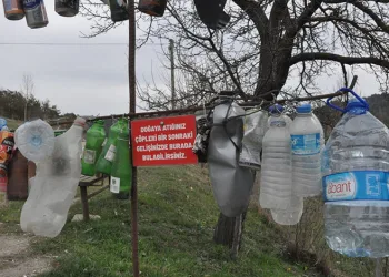 Çöp atanlardan bıktı, çareyi bu şekilde buldu