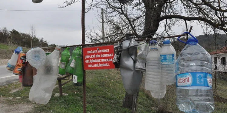Çöp atanlardan bıktı, çareyi bu şekilde buldu
