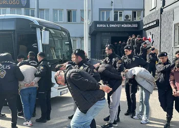 Bursa’da fuhuş çetesi üyeleri, adliyeye sevk edildi