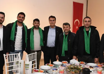 Gençlerden Dündar’a destek sözü