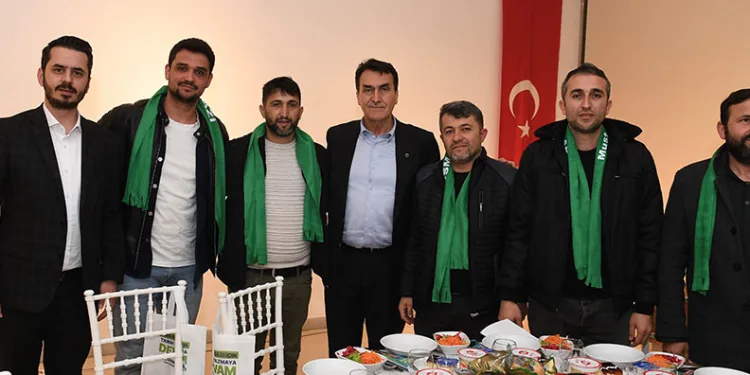 Gençlerden Dündar’a destek sözü