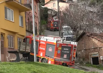 Bursa’da yangın: İtfaiye sokağa giremedi