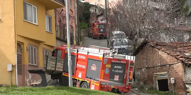 Bursa’da yangın: İtfaiye sokağa giremedi