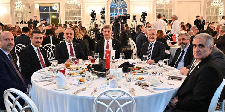 Alinur Aktaş: “Daha da yapacak çok işimiz var”