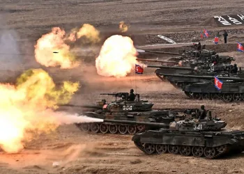 Kim Jong-un yeni tankı test etti