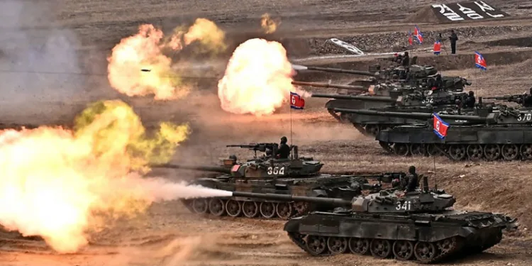 Kim Jong-un yeni tankı test etti