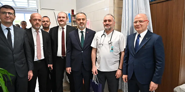 Alinur Aktaş doktorları ziyaret etti