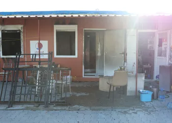 Karısına kızıp yaşadıkları konteyneri yaktı