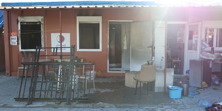 Karısına kızıp yaşadıkları konteyneri yaktı