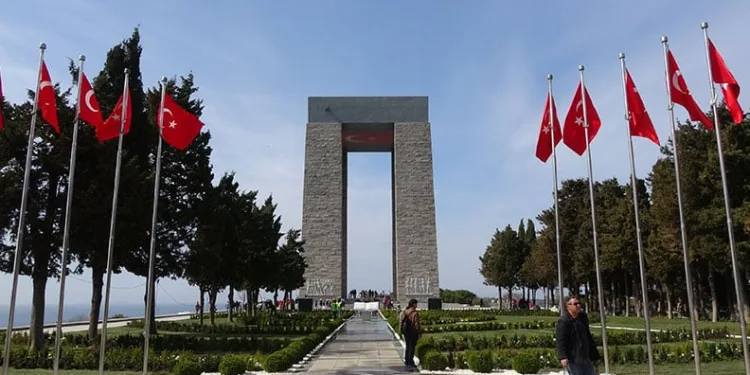 Şehitler Abidesi 18 Mart törenlerine hazır