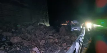 Bitlis’te etkili olan yağış heyelana neden oldu